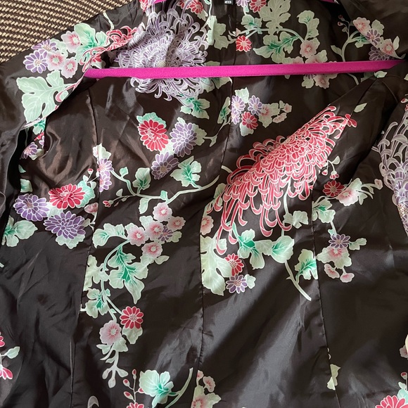 ZARA blazer with cute inner lining floral print! - Picture 6 of 7